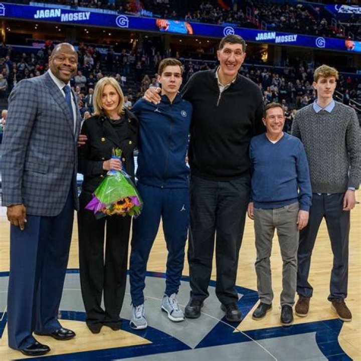The Life and Legacy of Gheorghe Muresan's Wife: A Tale of Support and Resilience